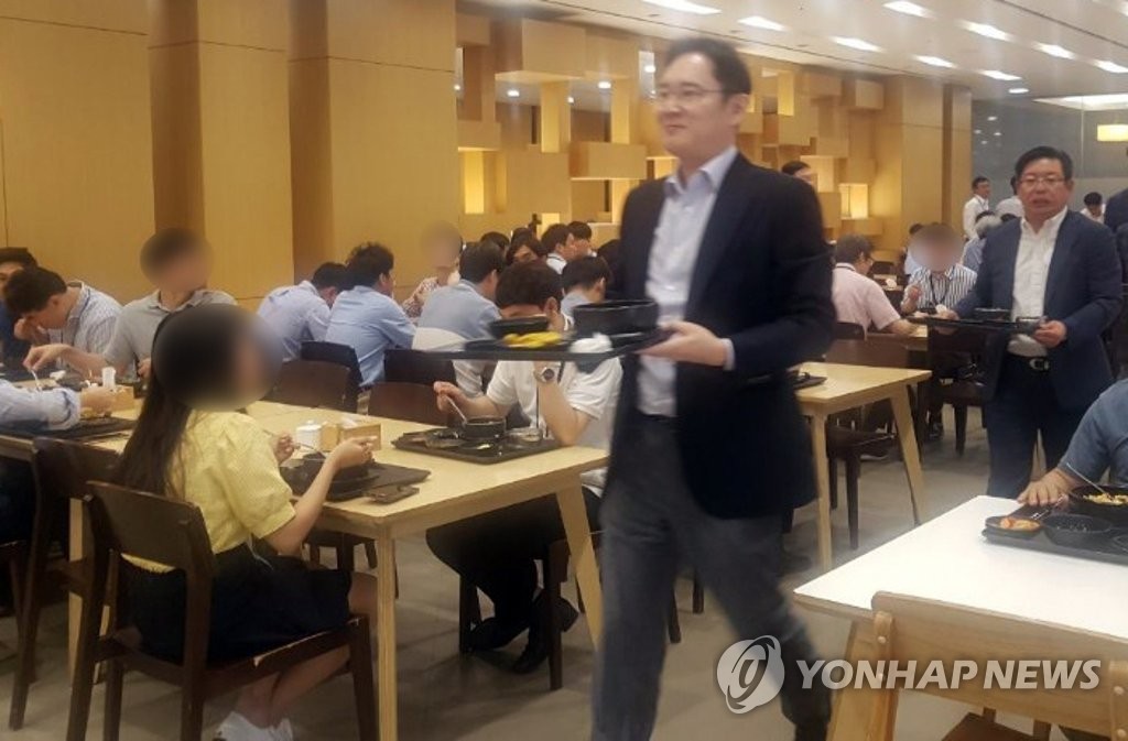 이재용, 삼성물산 구내식당서 점심
