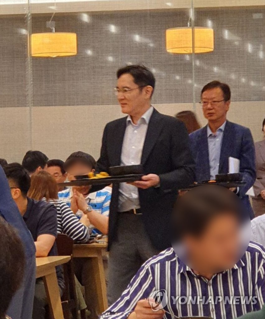 이재용, 삼성물산 구내식당서 점심