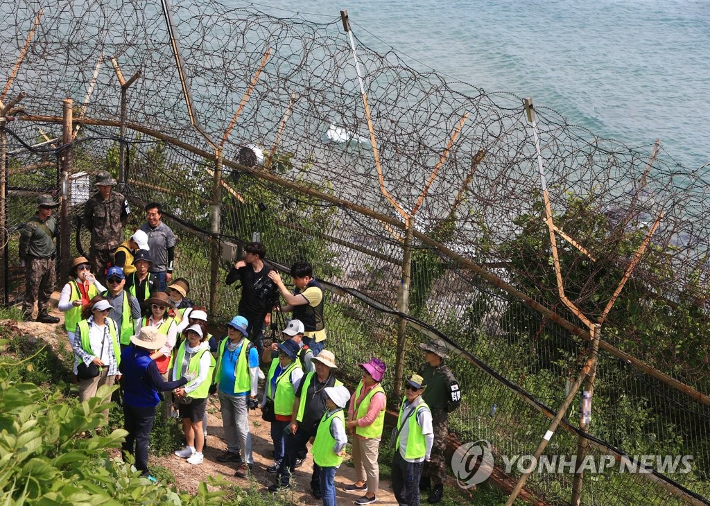 DMZ 평화의 길 개방 두 달