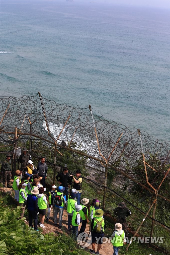 DMZ 평화의 길 개방 두 달