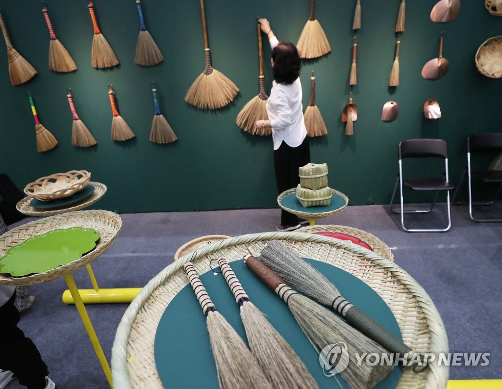 다양한 생활용품이 한 자리에