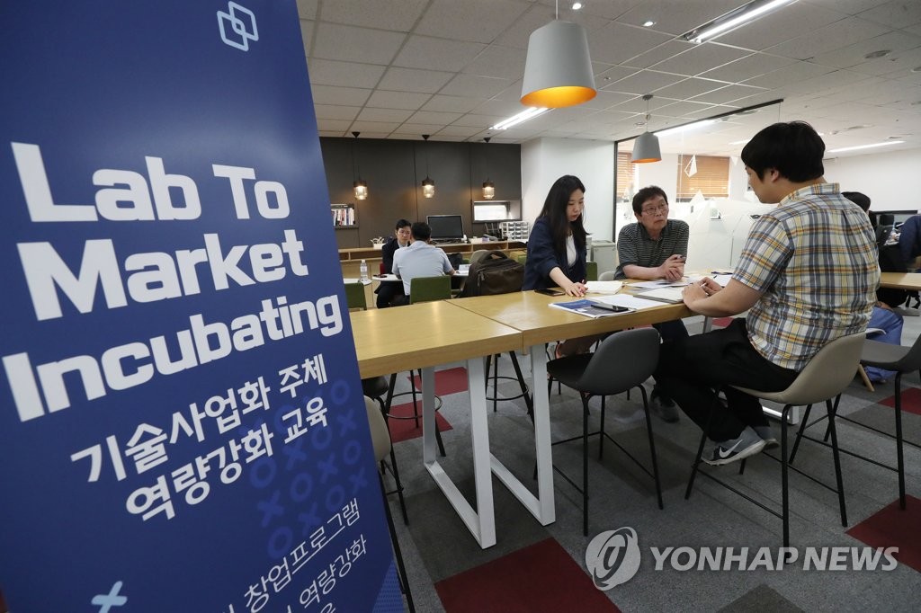 맞춤 컨설팅 받는 예비창업자