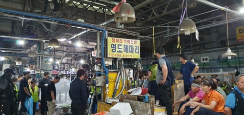 구 노량진수산시장 8차 명도집행…점포 35곳 폐쇄(종합)