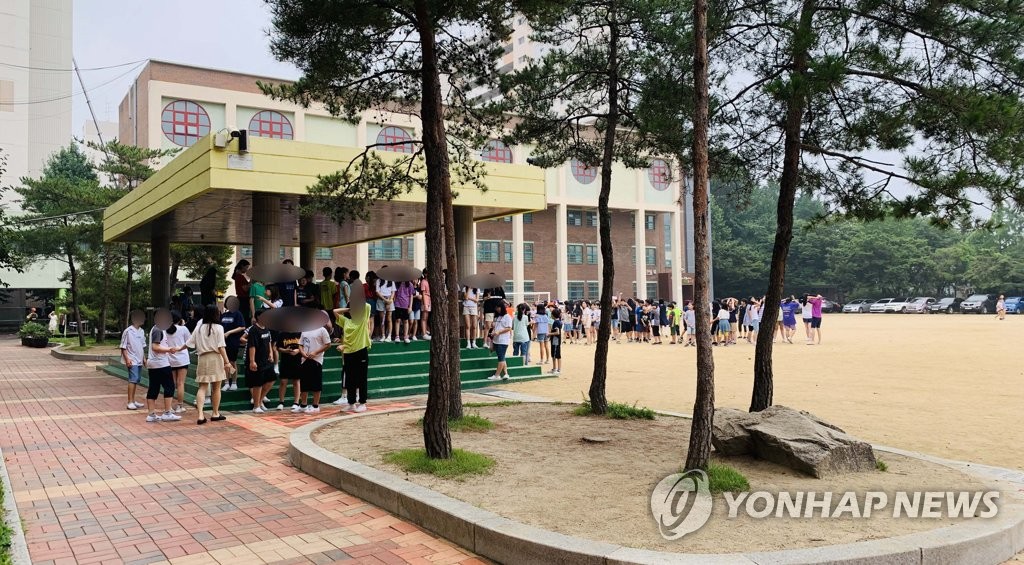 구로 초등학교서 화학 용액 유출 사고…재학생 대피