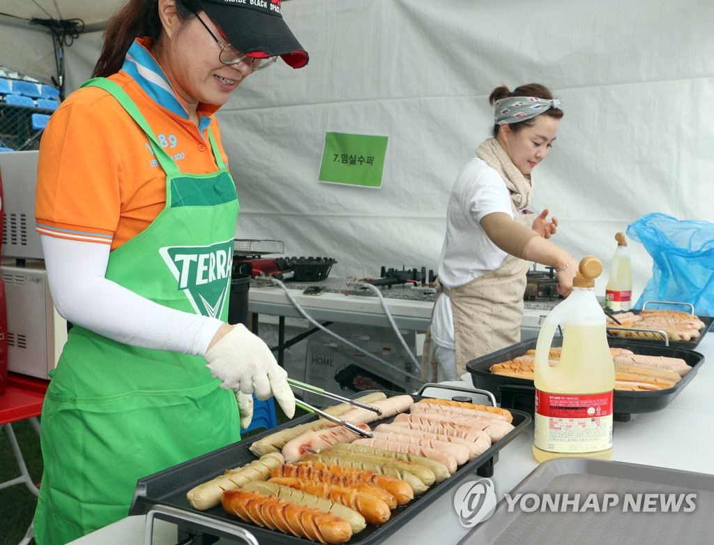 가게 맥주 안주로는 소시지가 최고죠