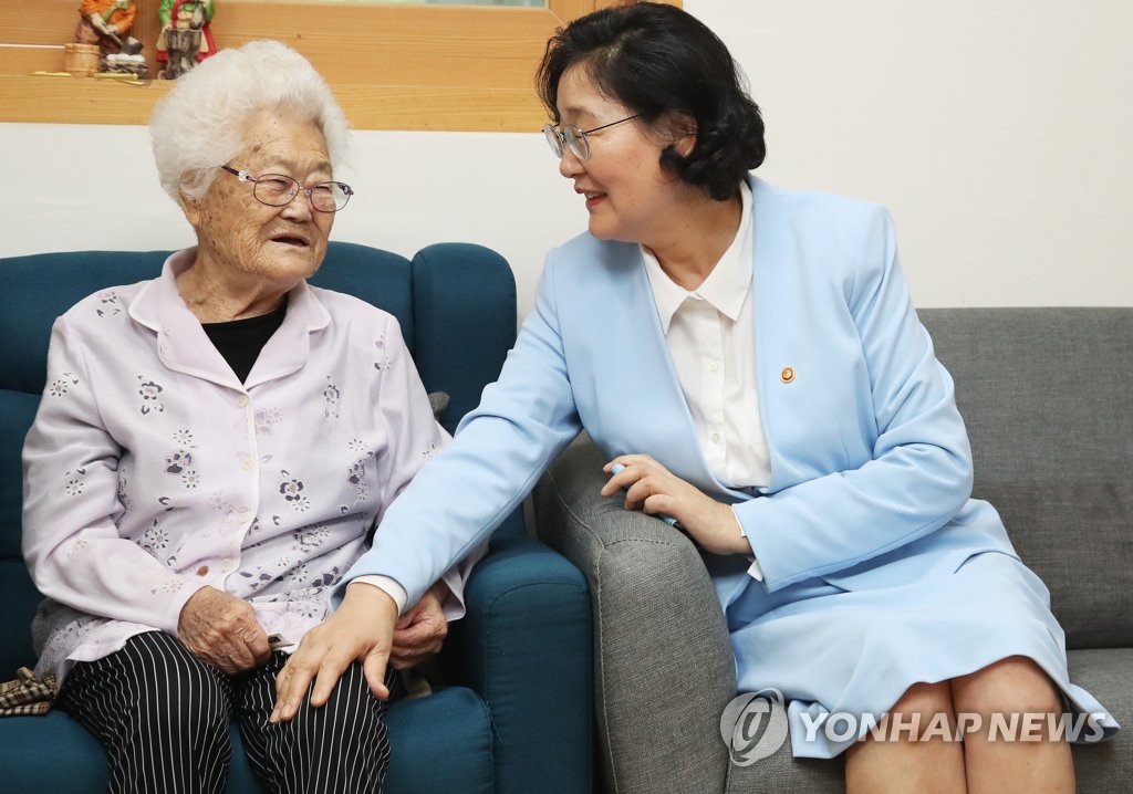 나눔의집 찾은 이정옥 여성가족부 장관