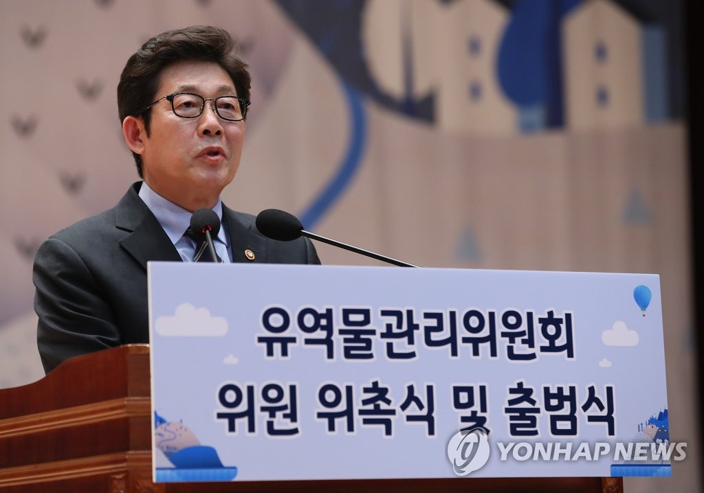 축사하는 조명래 환경장관