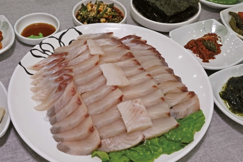 땅끝 해남 여행…한정식·회정식·닭코스 8미로 즐겨보자
