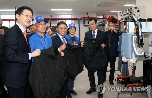 경남도·김해시, 노동자 작업복 세탁소 가야 클리닝 개소