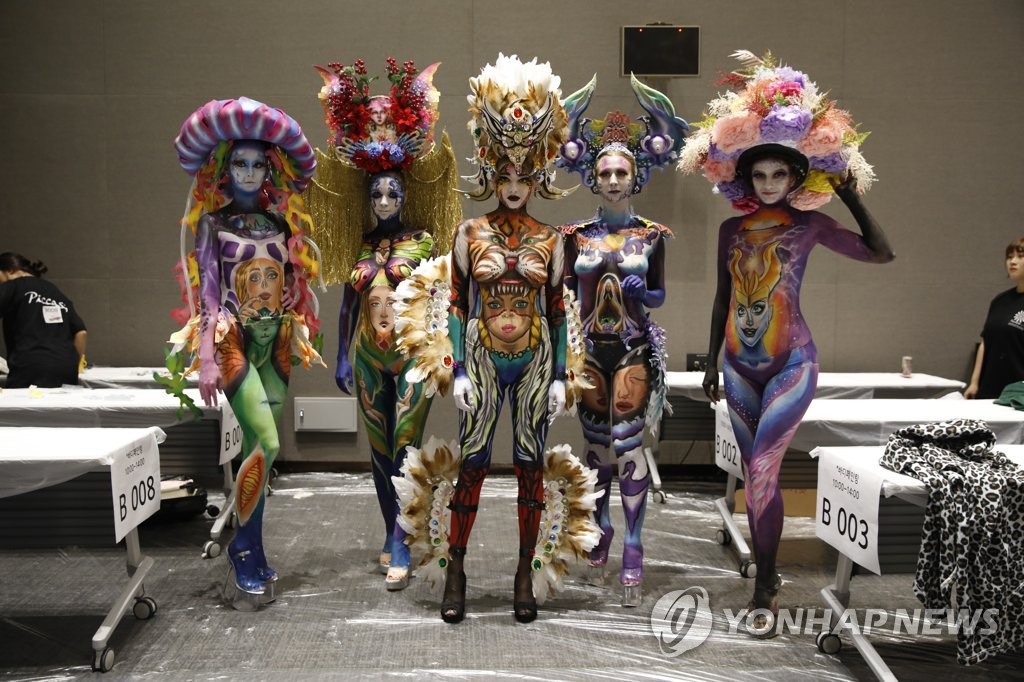 색채의 향연은 역시 바디페인팅
