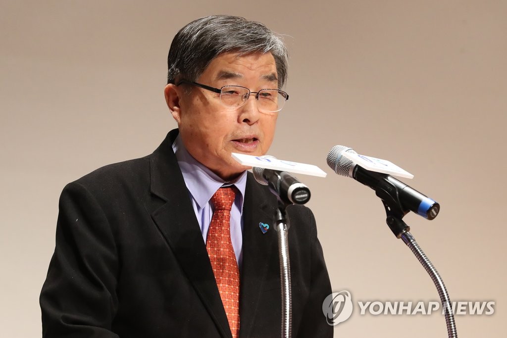 환영사하는 이갑진 이사장