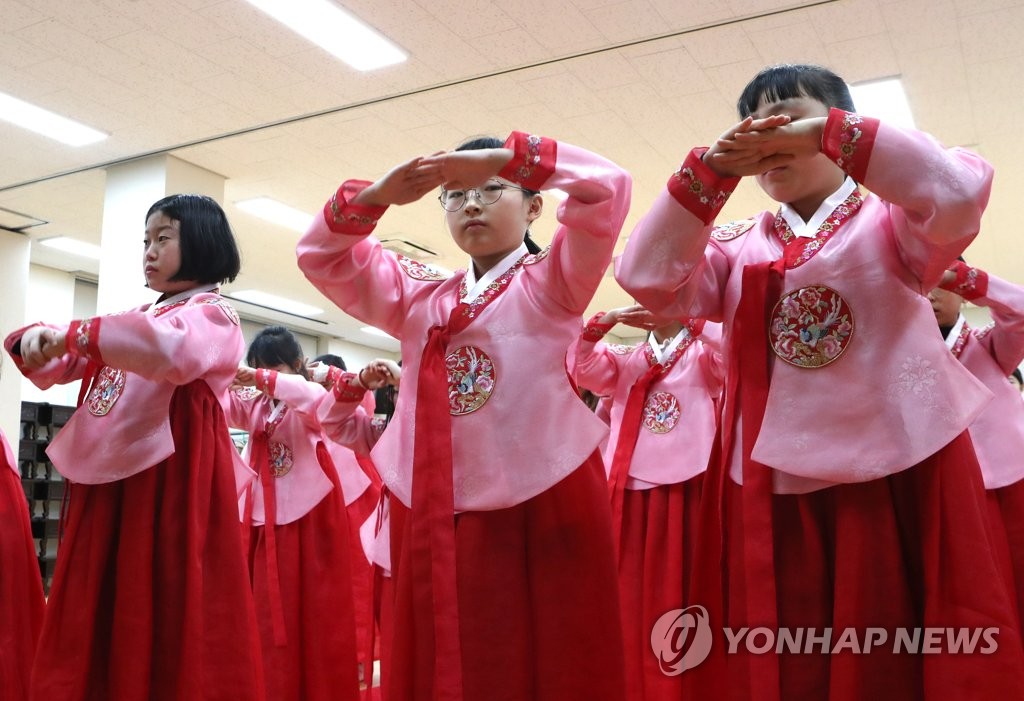 전통예절 너무 어려워요.