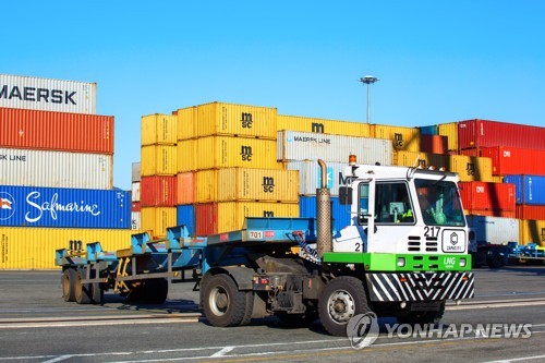 부산항 경유 야드 트랙터 100대 LNG 전환 미세먼지 저감 차원