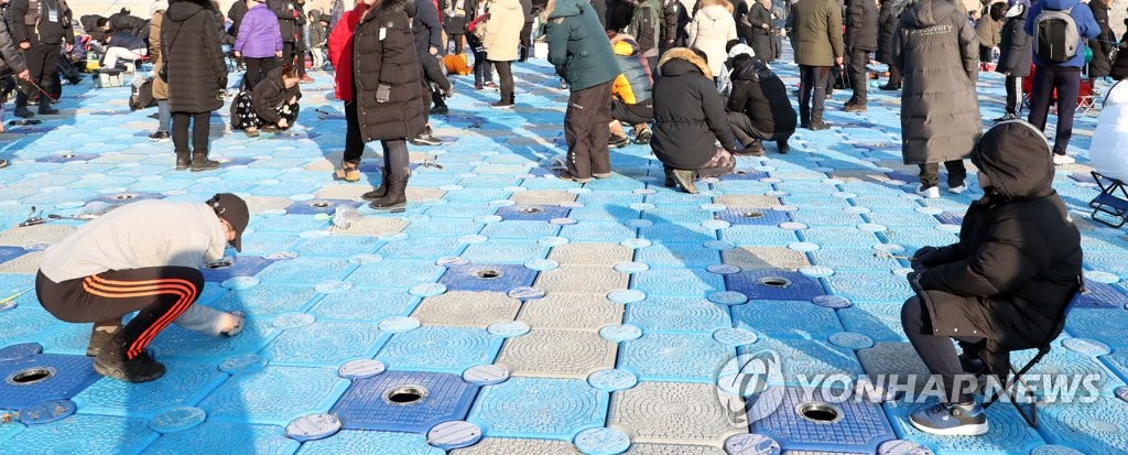 얼음판 없어도 즐기는 홍천강꽁꽁축제