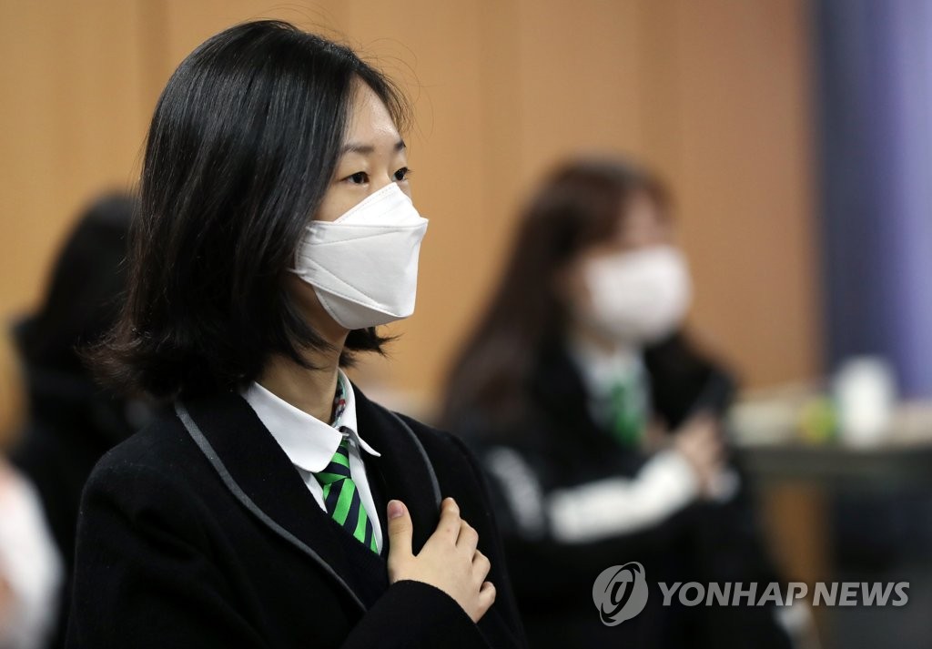 신종코로나 확산 우려 속 졸업식