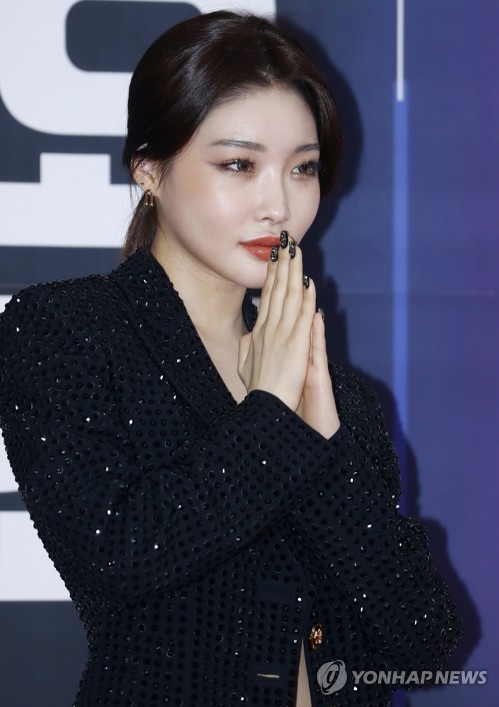 [게시판] 가수 청하, 저소득가정 어린이들에 마스크 1만개 기부