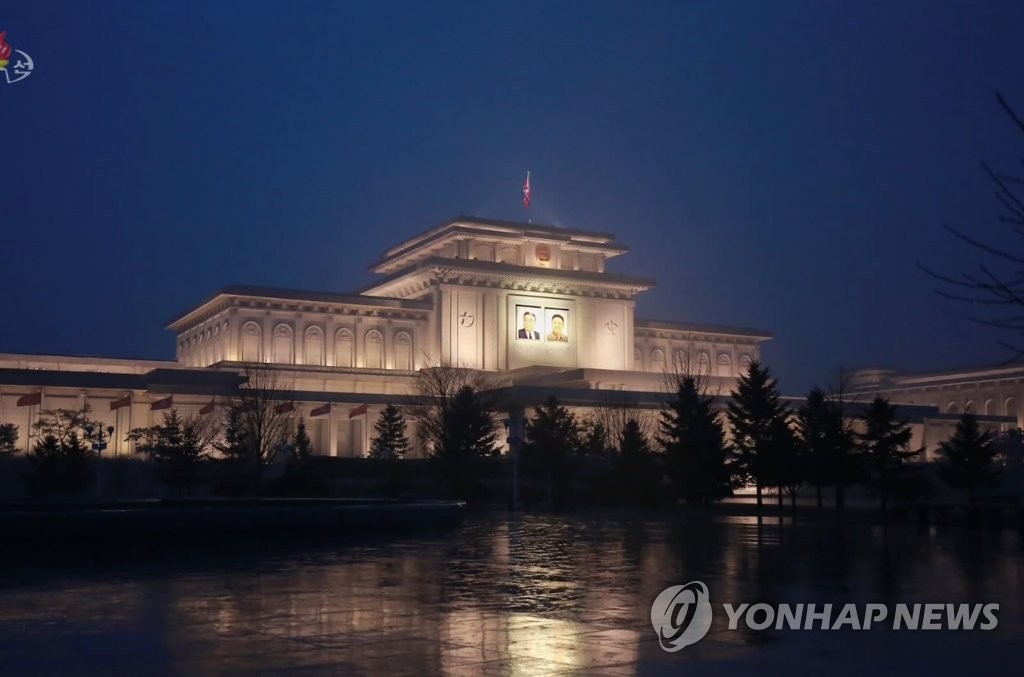 북한 TV가 공개한 금수산태양궁전 전경