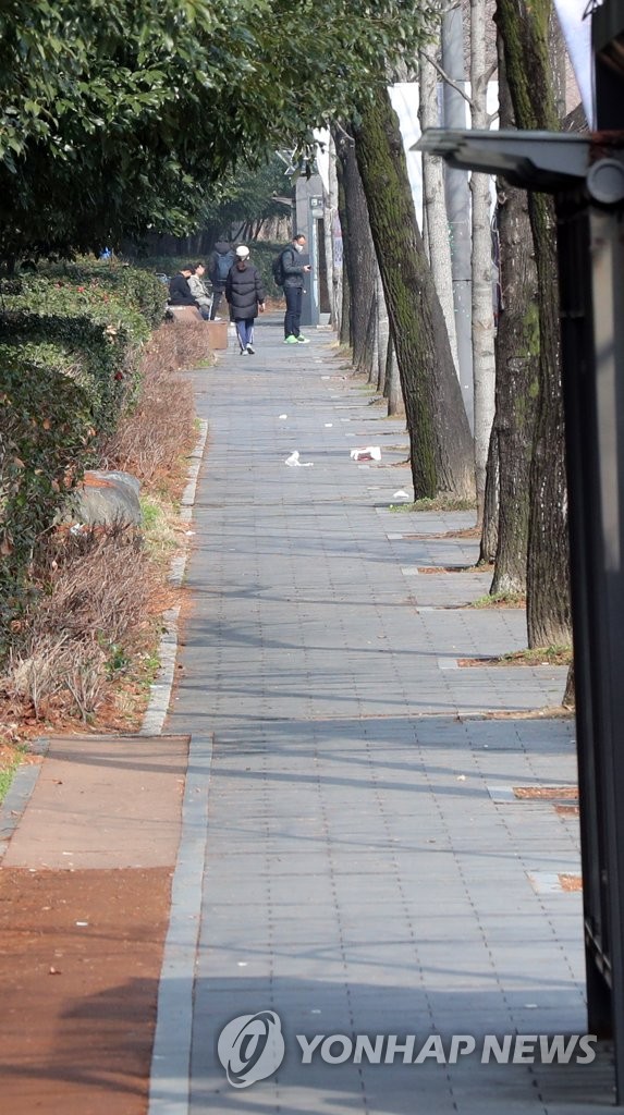 코로나 19 확산에 인적 드문 대학가