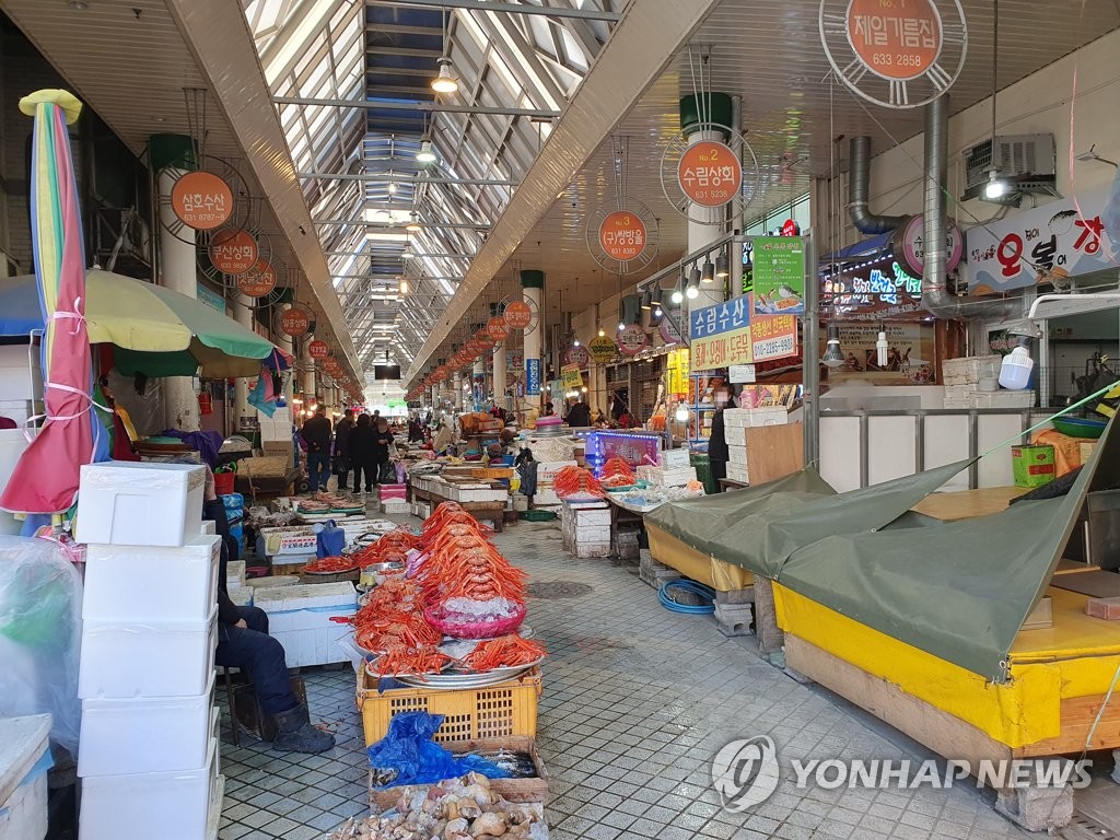썰렁한 속초관광수산시장