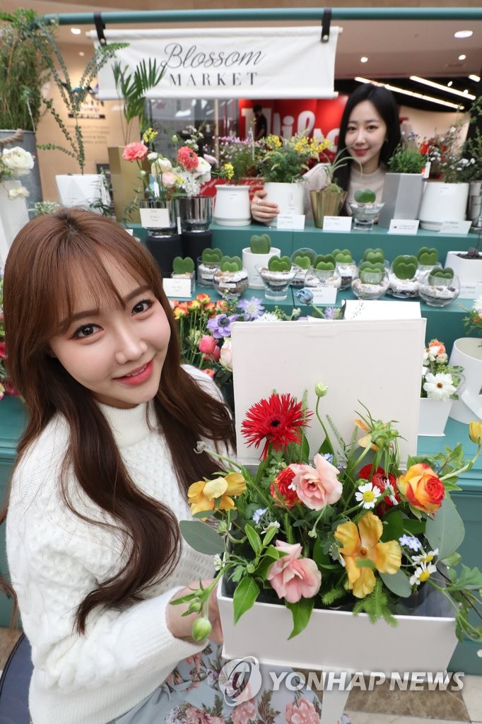 봄 맞아 문 연 플라워 마켓