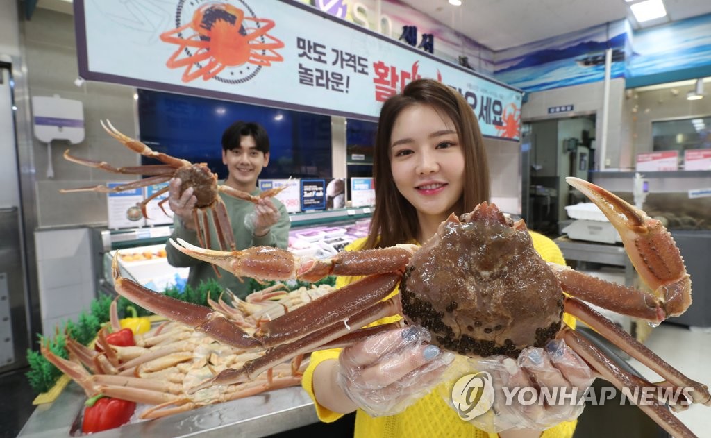 이마트, 대게 축제 취소에 갈 곳 잃은 활대게 할인 판매