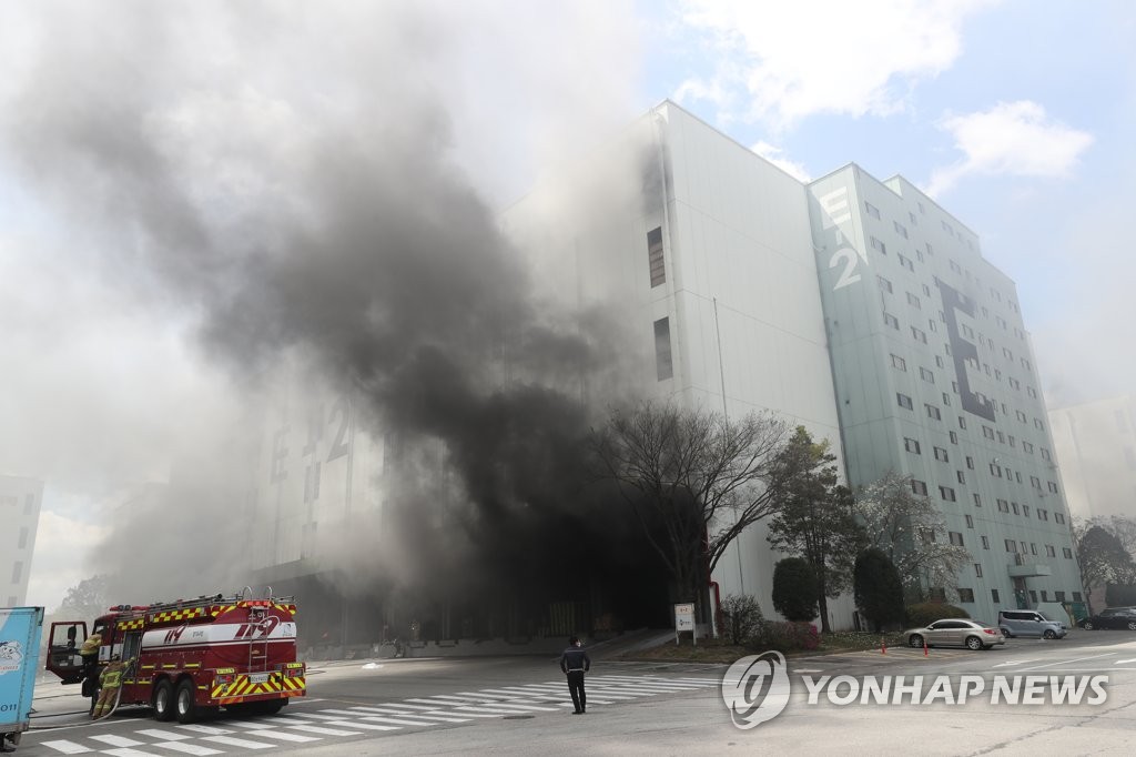 연기 휩싸인 군포복합물류터미널