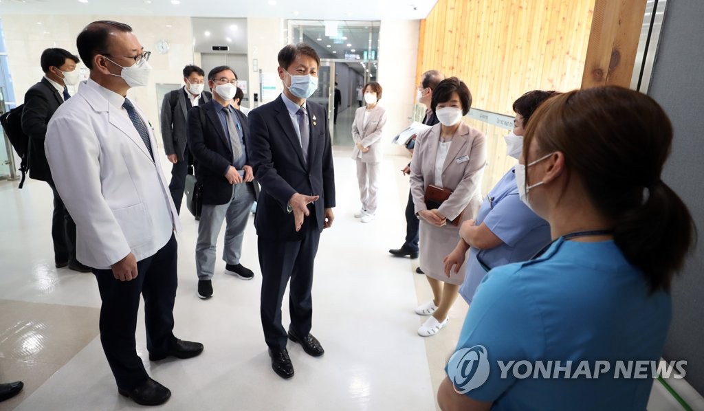 김강립 차관 국립마산병원 직원 격려
