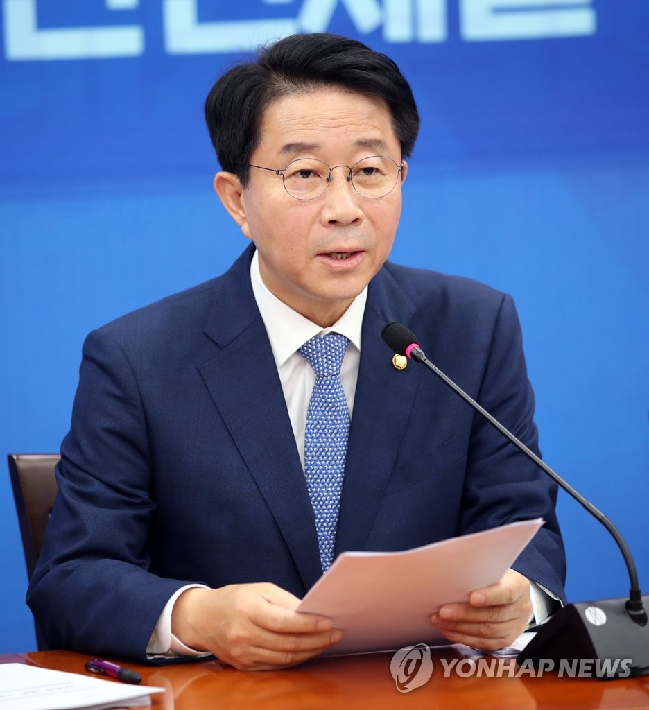 발언하는 조정식 정책위의장