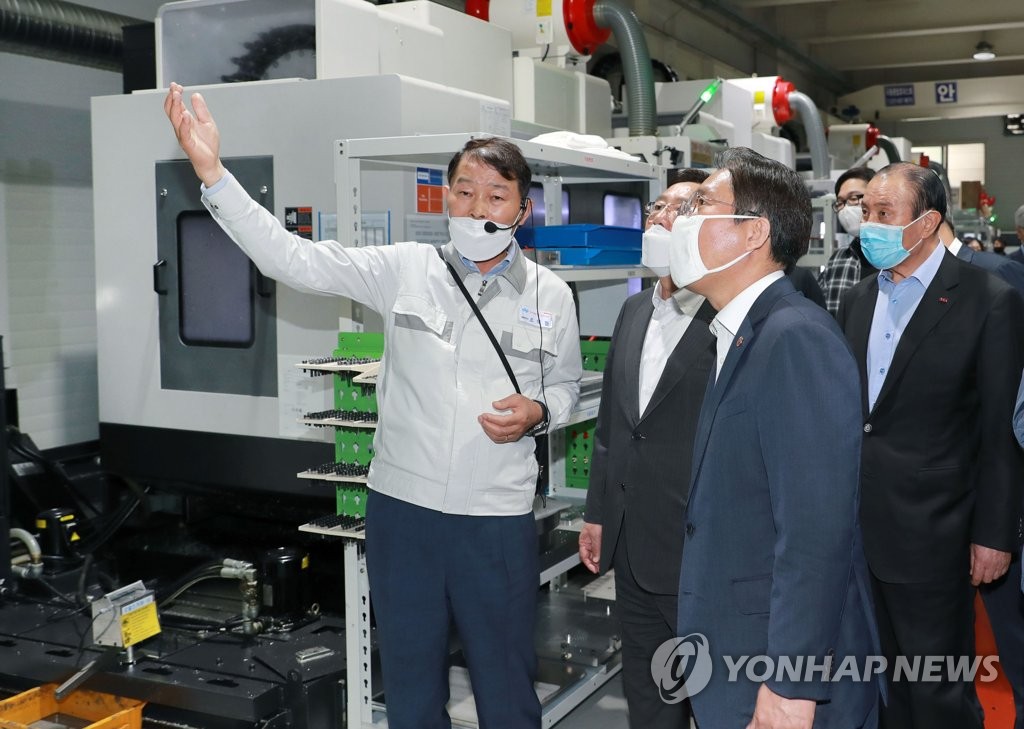 산업통상자원부 장관, 반도체 장비 부품 생산 현장 방문