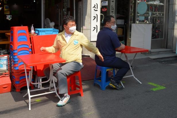 을지로 노가리골목 2m 거리·전자출입명부 등 옥외영업 시범운영
