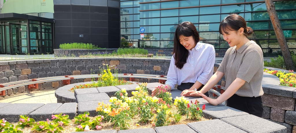 [금산소식] 금산인삼관 광장에 약초꽃화단 쉼터