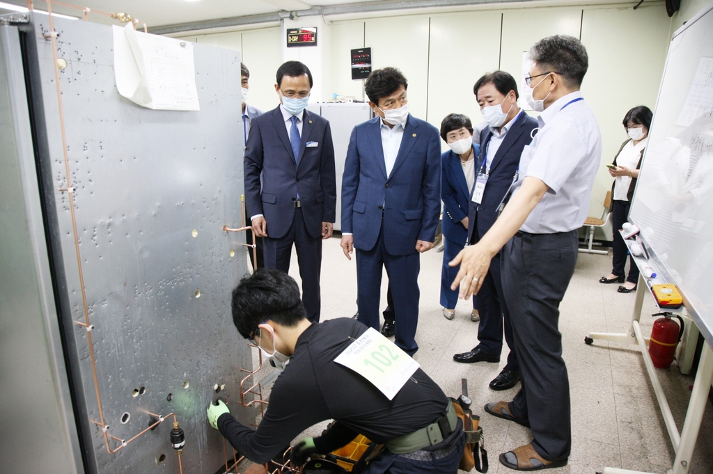 3번 연기한 충북 기능경기대회 열려…일부 경기 차질