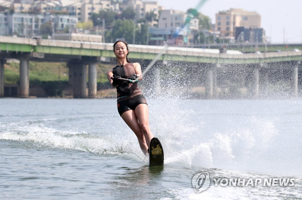 더위 잊게 하는 짜릿한 수상스키