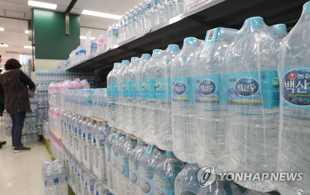 다 같은 물이 아니다…연수 위주 생수시장에 경수 도전장