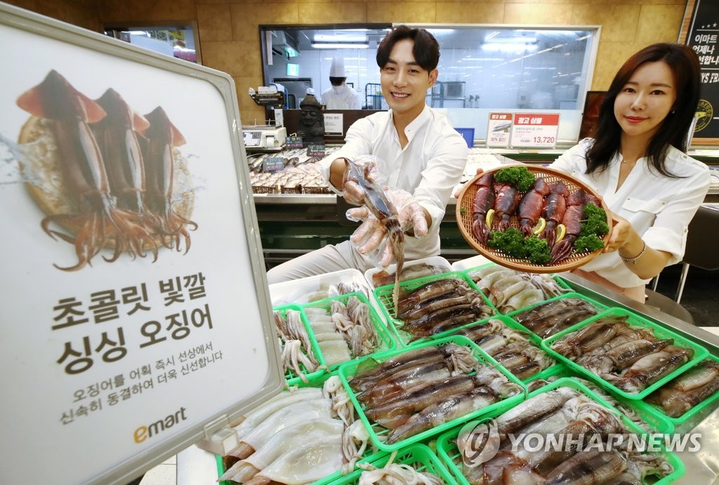 이마트, 냉동보다 저렴한 생물 오징어 판매