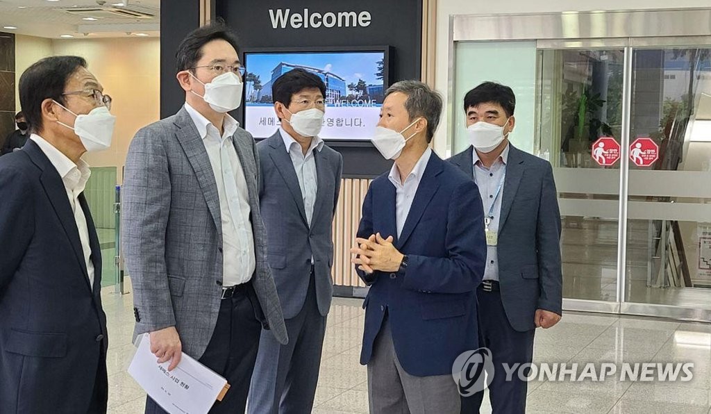 세메스 천안사업장 방문한 이재용 부회장
