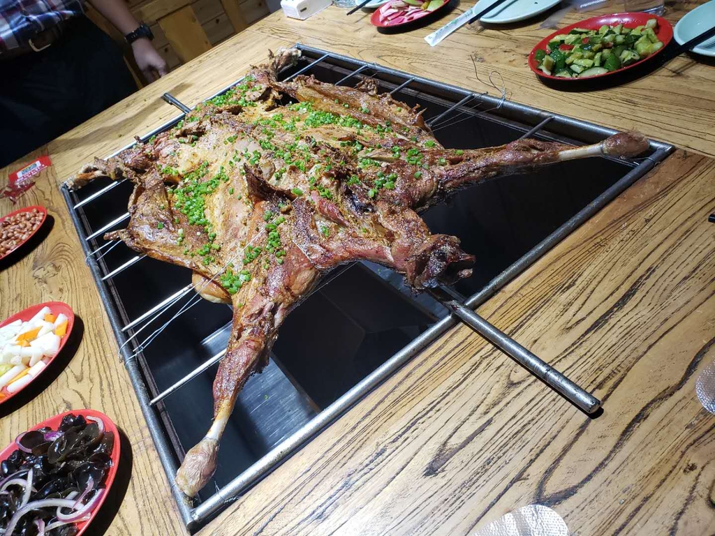 [차이나통통] 양꼬치엔 칭다오?…베이징엔 양 통구이
