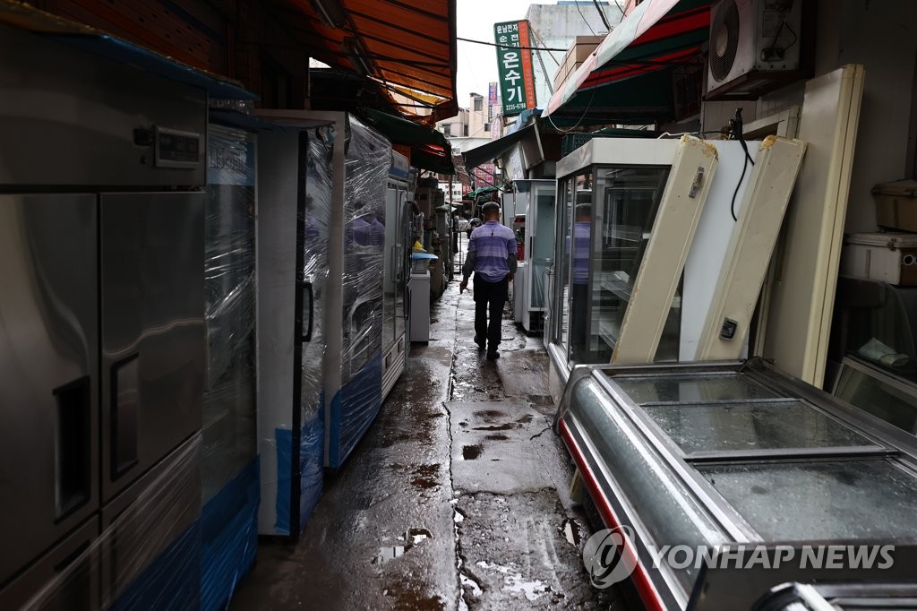 한산한 황학동 중고 주방기기 거리