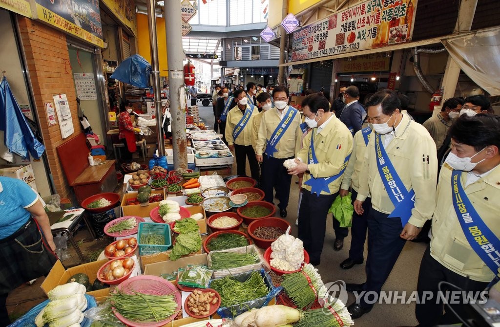 광주시장·북구청장 말바우시장 방문