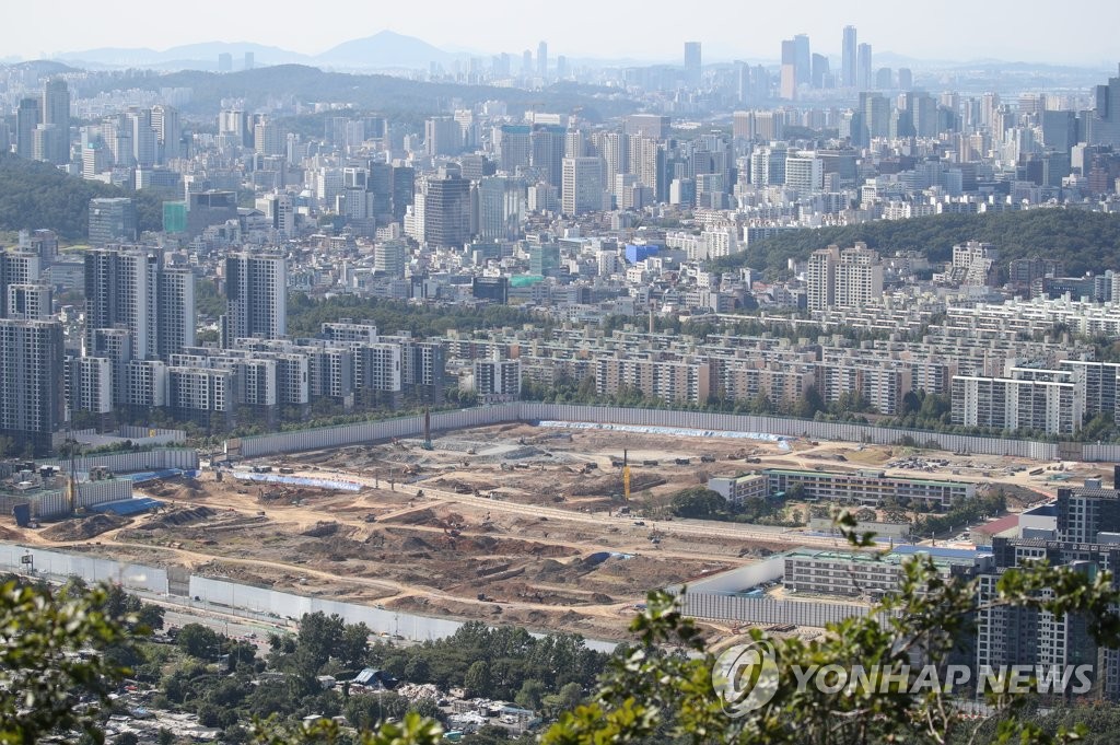 재건축 공사 중인 디에이치퍼스티어아이파크