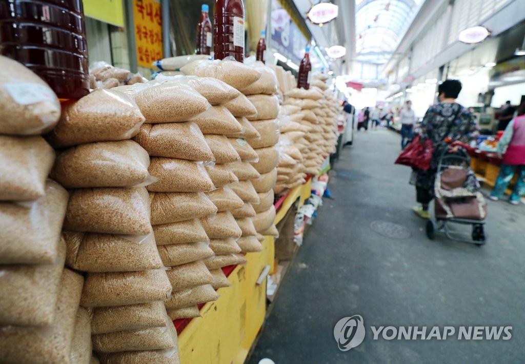 [르포] 음성 표찰이 효과 봤나…대목에 활기 찾은 광주 말바우시장