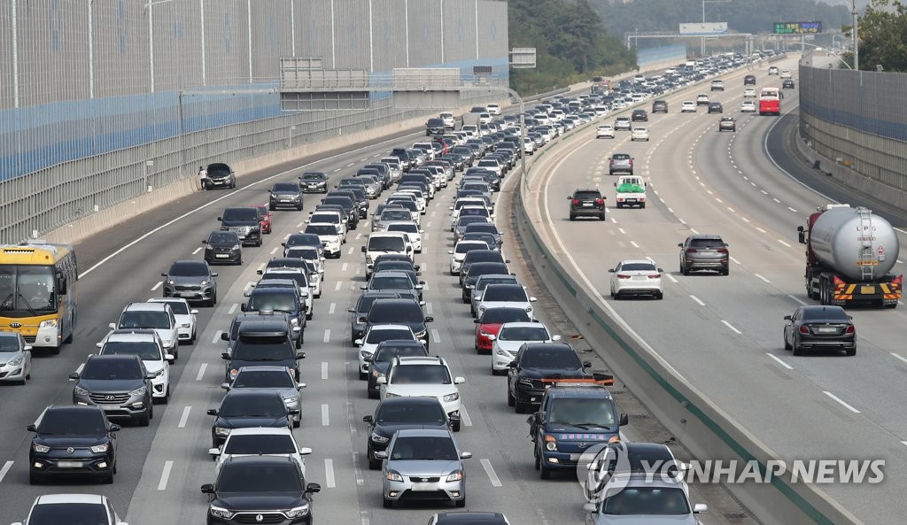 정체되는 서해안고속도로 서평택IC 부근