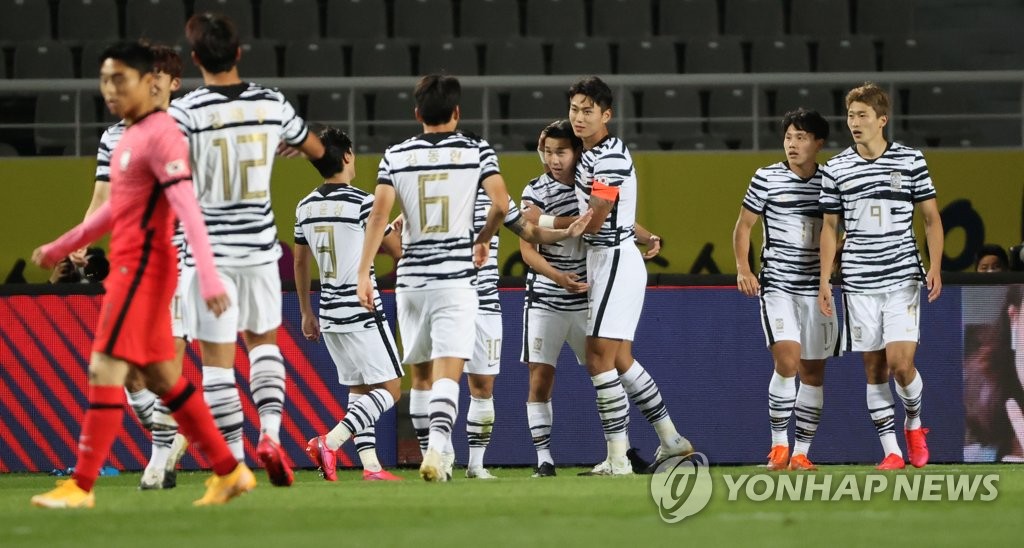 동점 골 넣고 환호하는 올림픽대표 송민규