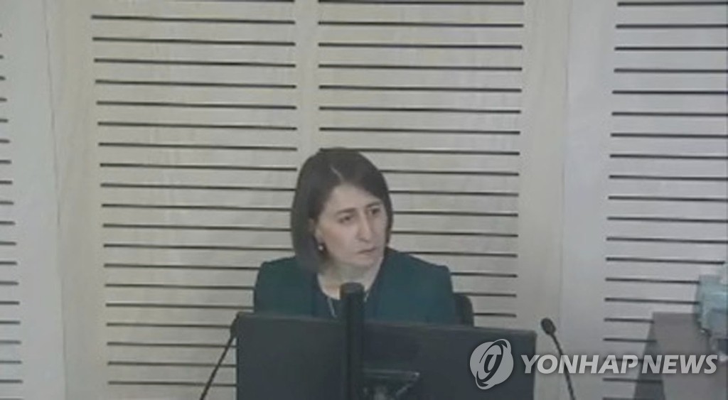 호주 NSW주 총리, 비리 혐의 전직의원과 염문 논란