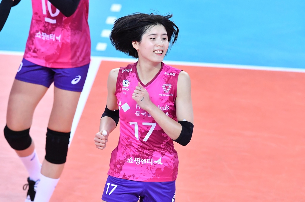 흥국생명, KGC인삼공사 꺾고 2연승…이재영 최연소 3천득점