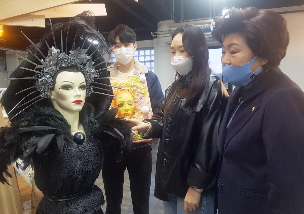 [K명장 열전] (17) 48년 미용 현장 머리카락 예술 창시…김진숙 명장