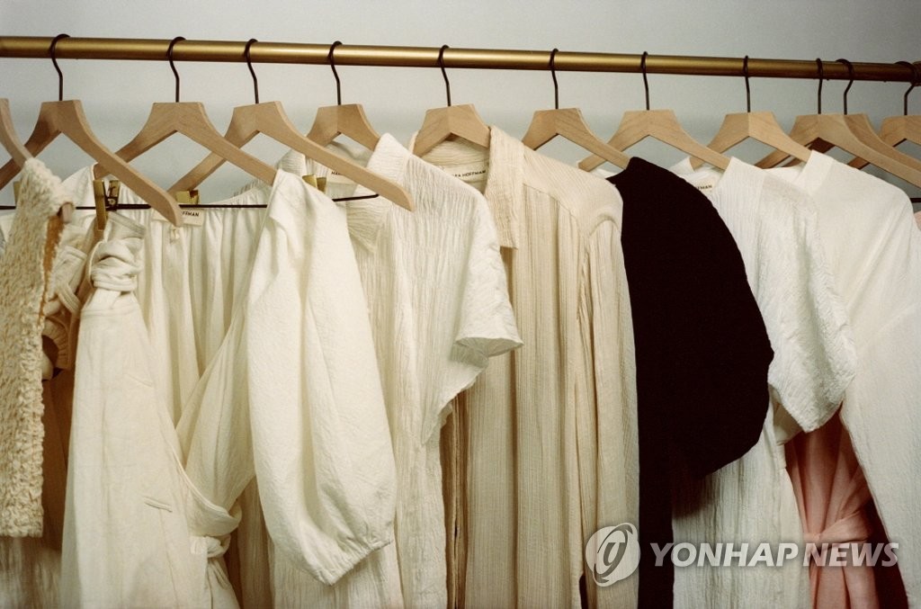 LG전자, 영국 프리미엄 패션 온라인 쇼핑몰 네타포르테와 친환경 의류 선보여