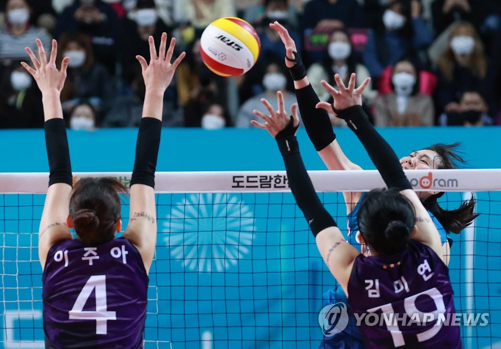 이소영, 블로커를 피하여
