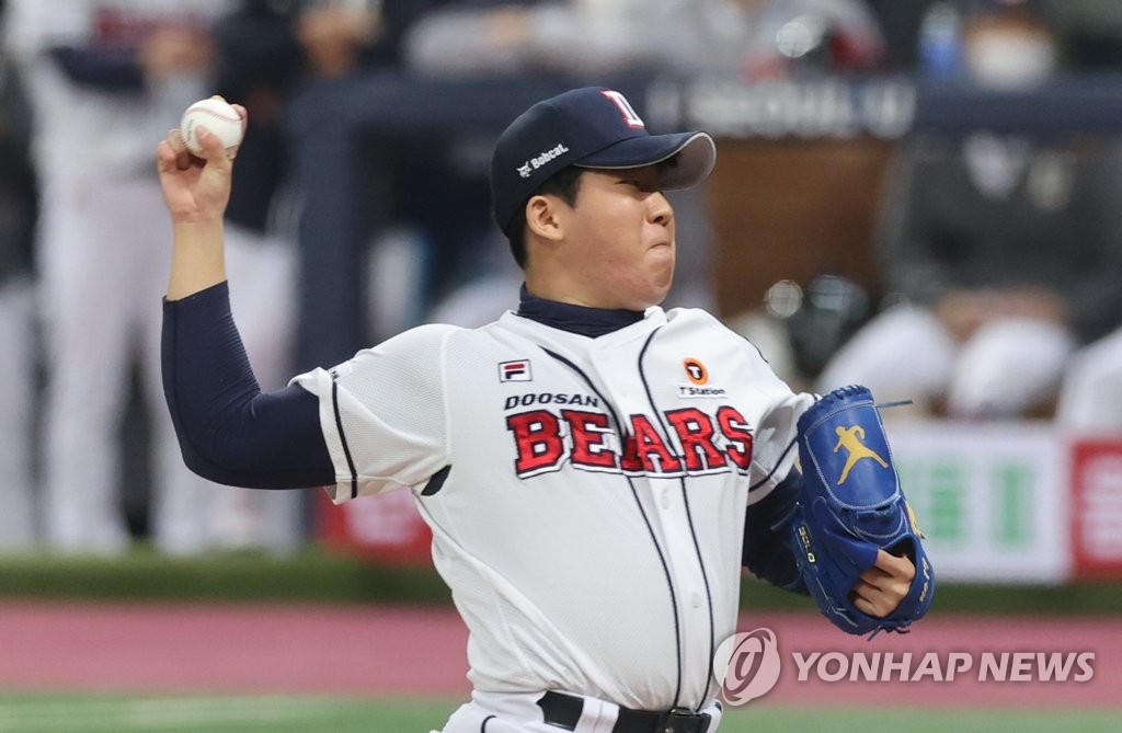 두산 김민규, 유희관 또 구했다…3개월 만에 재연한 '구원투'