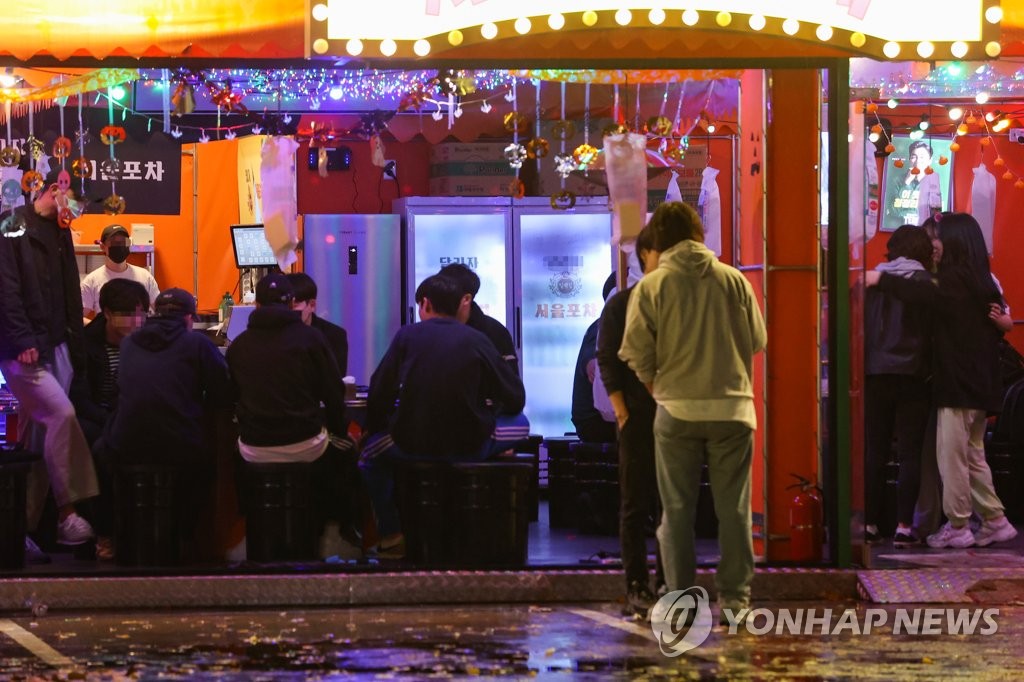 1.5단계 격상에도 붐비는 실내포차